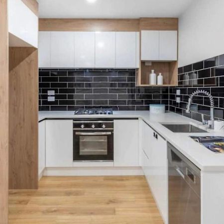 Private Double Bedroom With Attached Bathroom Near 12 Min To Auckland Airport Exterior photo