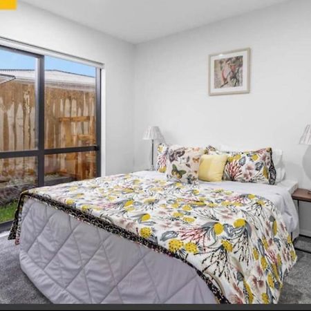 Private Double Bedroom With Attached Bathroom Near 12 Min To Auckland Airport Exterior photo